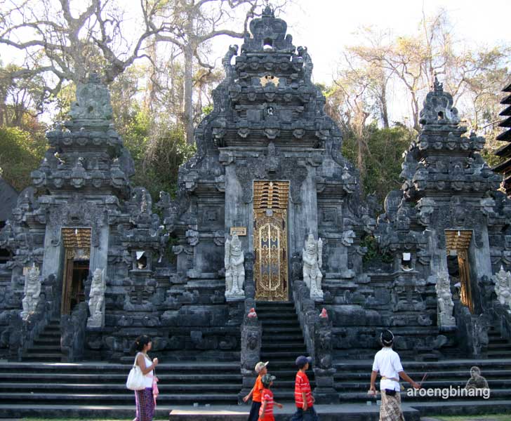 pura goa lawah klungkung