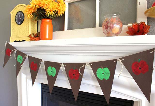 Apple Stamped Banner - a fun kid craft #kidcrafts #diy #crafts #fall #apples