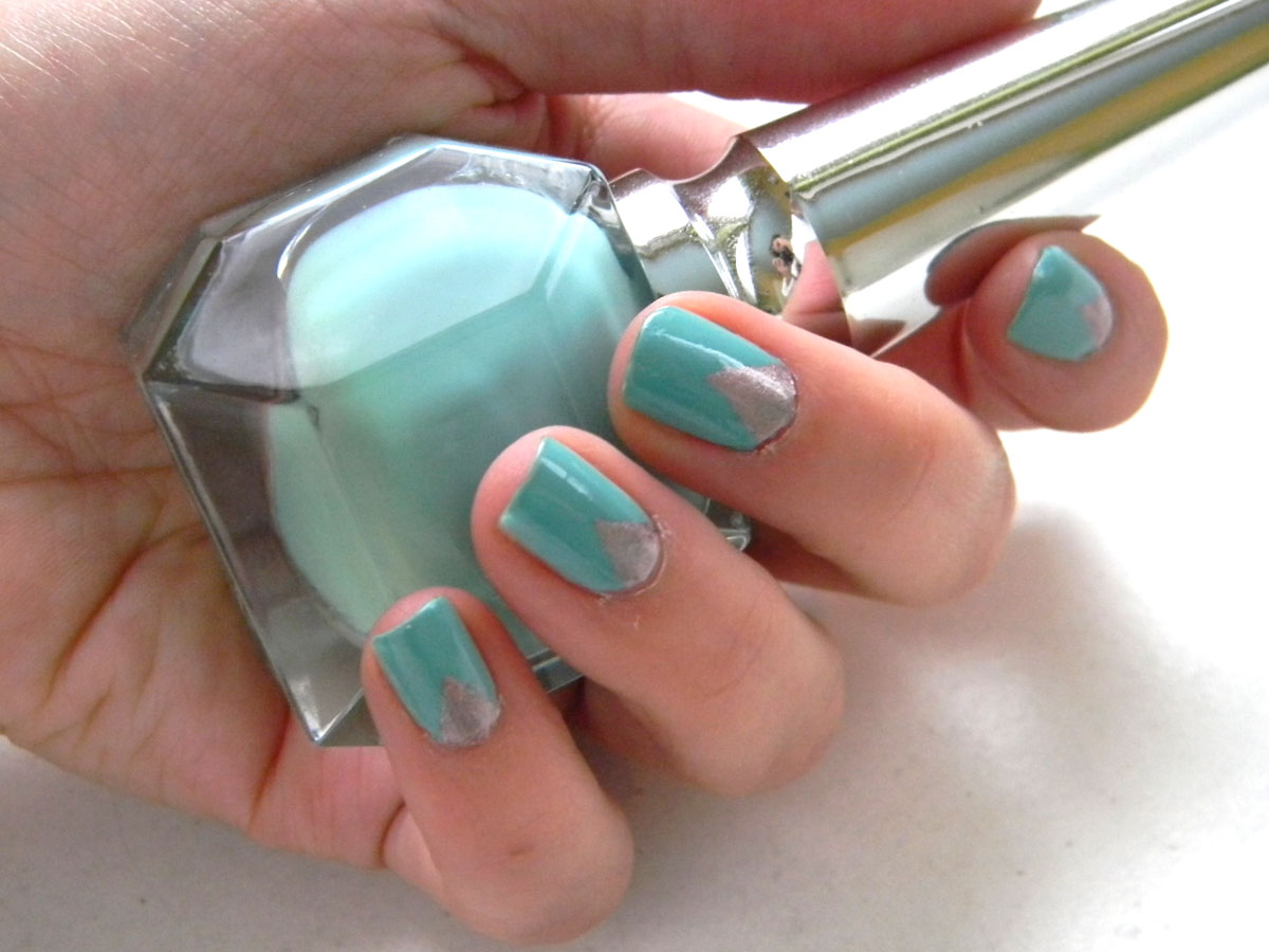 Nail art triangle, vernis Batignolles Louboutin, nail polish Nail art triangle, vernis Batignolles Louboutin, nail polish
