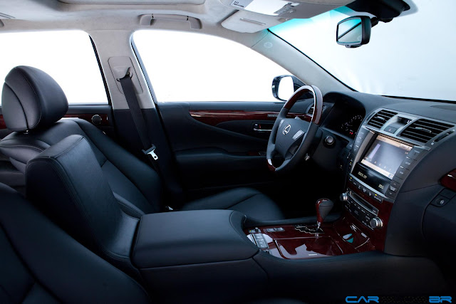 Lexus LS460L - por dentro