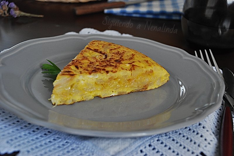 Siguiendo a Nenalinda Tortilla de Patatas Gallegas con huevos de