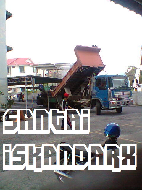 iskandarx.blogspot.com,santai,Balik Pulau,Flat ijau,Simpang 4,Penurapan tar baru di dalam Flat Ijau