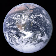 . jaki sposób Matka Ziemia odpowiedziała na twoje kłopoty albo pytanie. earth day earth in hands