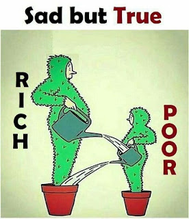 इन तस्वीरों को देख आप भी समझ जाएंगे कि अमीर लोग गरीब को किस तरह से दबाते हैं (Sad But True Story Of Rich People And Poor) दोस्तों देखा जाए तो आज कल हमें इस दुनिया में दो तरह के लोग ही देखने को मिलते हैं. इनमें से एक होते हैं पैसे वाले और दूसरे बह होते हैं जिनके पास पैसा नहीं होता दरअसल यह बह लोग होते हैं जो सिर्फ उतना ही कमा पाते हैं जितने में से इनकी जरूरते पूरी हो सकें. और देखा जाए तो इन दोनों किस्म के लोगों में बहुत ज्यादा फर्क होता है. और इसी लिए आज हम इन दोनों की कुछ ऐसी बातें आपको बताने जा रहे हैं जिन्हें देख आप समझ जाएंगे की एक आमिर और ग़रीब में आखिर फर्क क्या है.