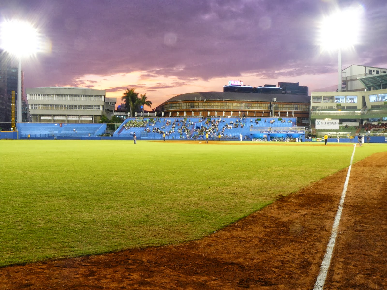 Chaos and Kanji: Baseball in Taiwan: A CPBL Game in Taichung