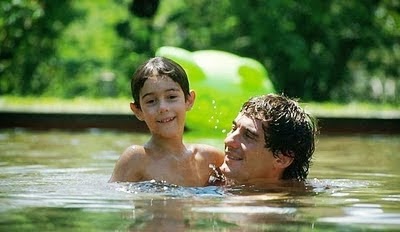 Ayrton Senna Forever: Ayrton Senna and family in Angra dos Reis, 1990