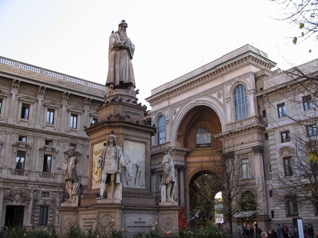 Imagini pentru Monumentul Leonardo da Vinci Milano