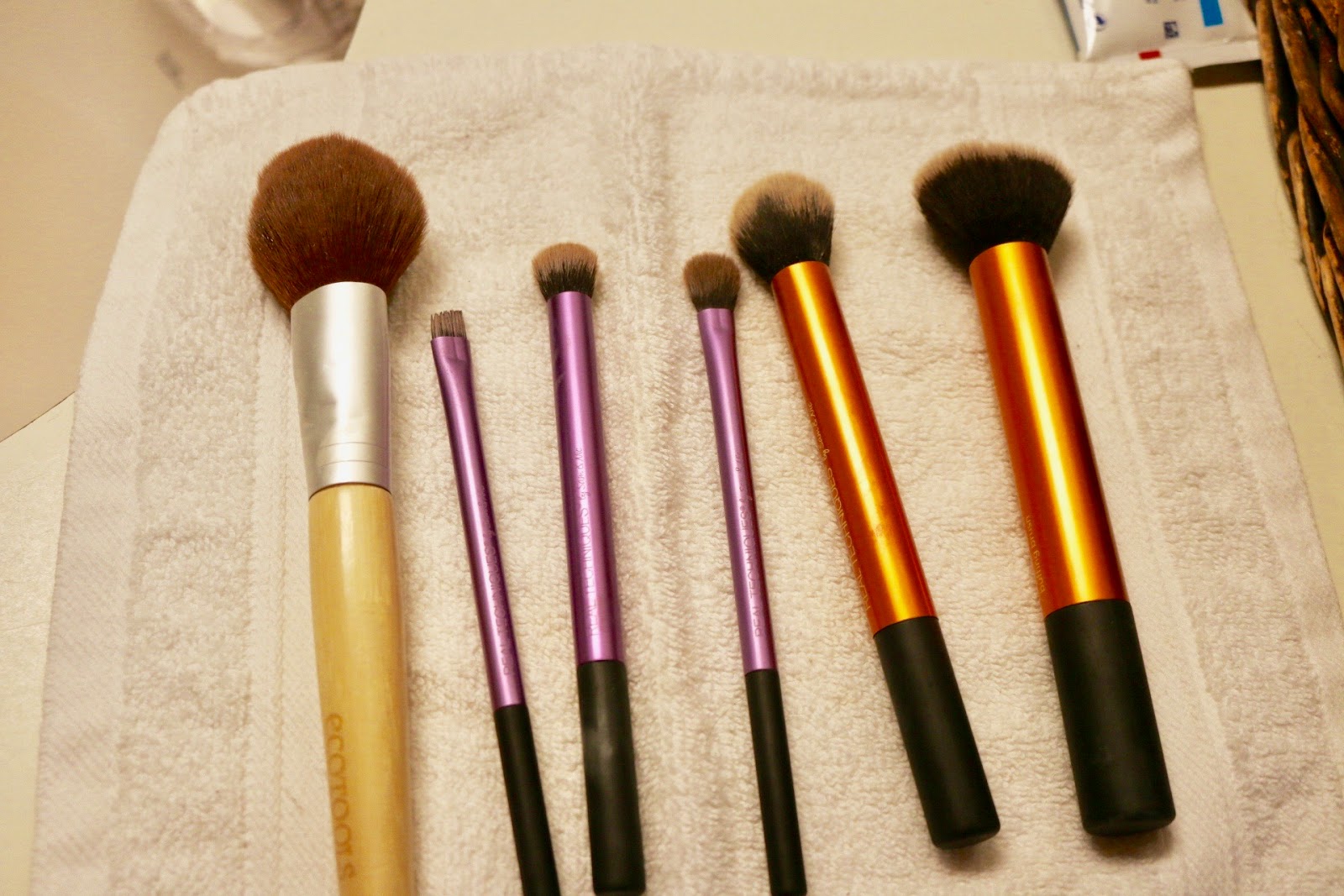 DIY Makeup Brush Cleaning Tool Cheap and Easy Oria