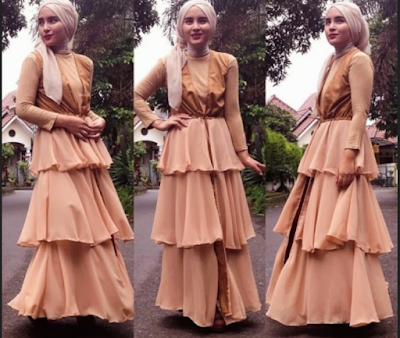 Gamis pesta dengan bawahan bertingkat Gamis pesta dengan bawahan bertingkat