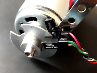 Slotted wheel and optical switch mounted on motor Slotted wheel and optical switch mounted on motor