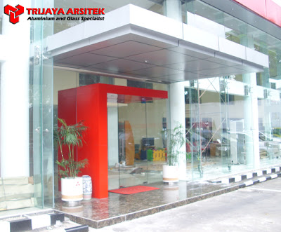 Aluminium Composite Panel, Letter Acrylic, Pintu Kaca Frameles, Spyder System, Trijaya Aluminium, Proyek Surabaya