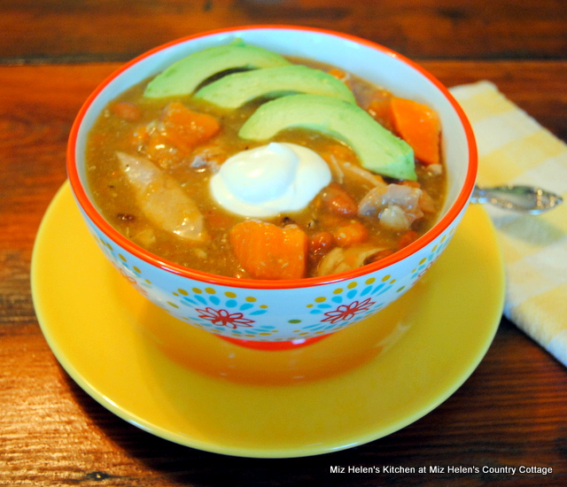 Slow Cooker Salsa Verde Chicken Chili