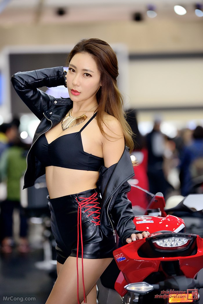 Kim Tae Hee&#39;s beauty at the Seoul Motor Show 2017 (230 photos) photo 5-5