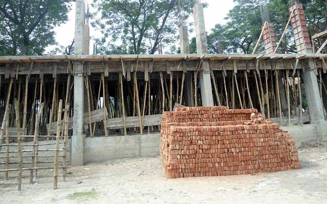 Accused of irregularities in construction of school buildings in Bakshiganj বকশীগঞ্জে বিদ্যালয়ের ভবন নির্মাণ কাজে অনিয়মের অভিযোগ