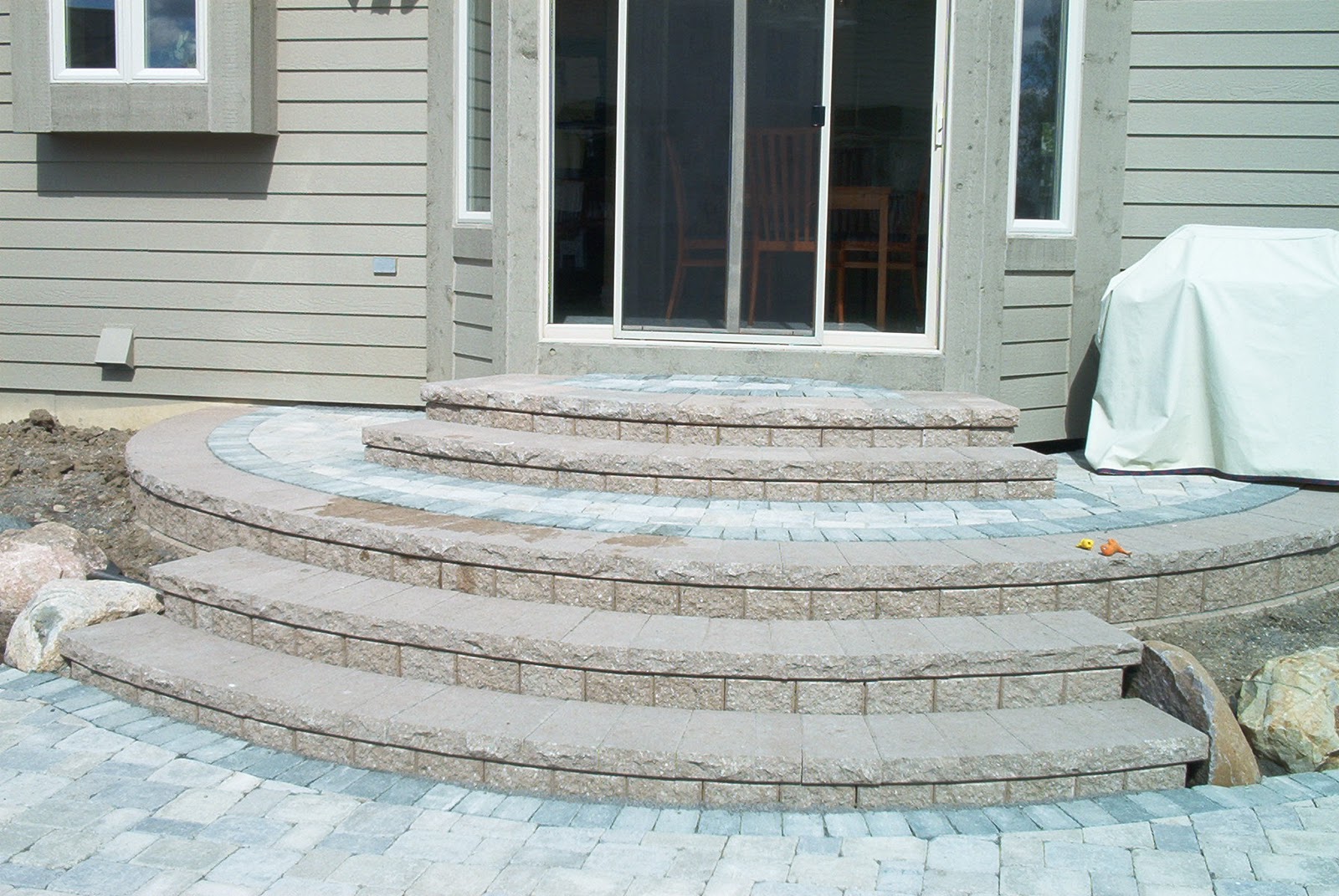 Build steps. Ступеньки к деревянному дому. On wooden steps. Ступени для крыльца из дерева. Build steps.