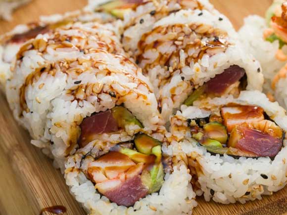 Рис для суши сахар - 150 г; рисовый уксус мицукан - 100 г; морская соль - по вкусу; водоросли комбу - 1 г;