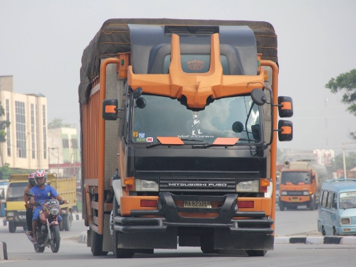gambar truk terbesar di dunia-oranye