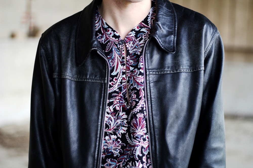 BLOG-mode-homme-style-masculin-rock-veste-cuir-blouson-noir-asos-chemise-ethnique-mec-viril-paisley-boots-tods-minimaliste-nudie-bio-coton