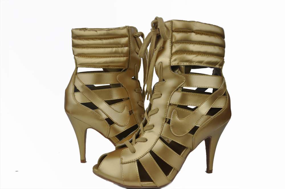 nike sneakers with collapsible heels