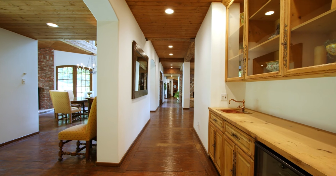 33 Interior Design Photos vs. 9989 Liebe Dr, Beverly Hills, CA Luxury Home Tour