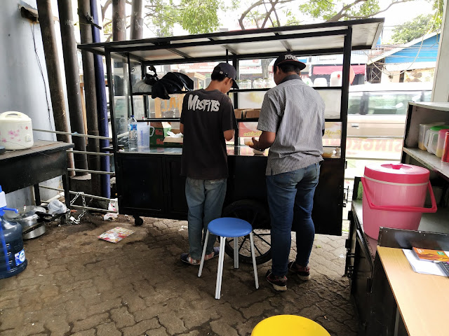 Ketan Mangga Lovers Ketan Durian Lovers Bubur Jagung Lovers Thai Tea Pannacotta (silky puding) Mango Season Lovers (Mango Thai) Es Krim Durian Pancake Durian