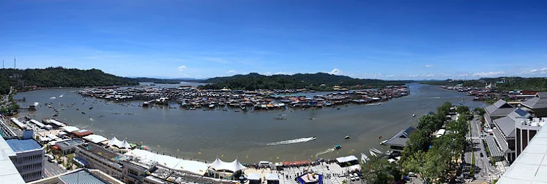 Panorama Bandar Seri Begawan. Keterangan dan penjelasan Brunei