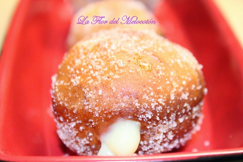 Buñuelos rellenos de crema