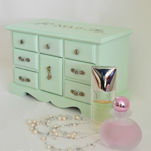 Mint Vintage No 9 Jewelry Box Makeover