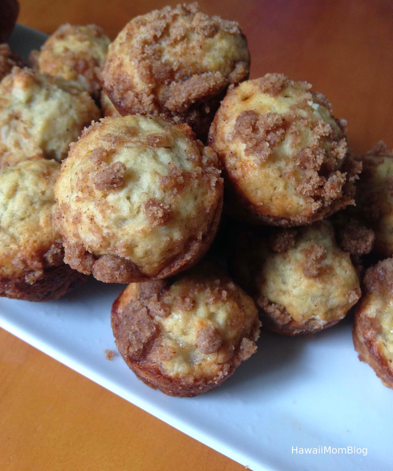Hawaii Mom Blog: Mini Banana Muffins with Crumb Topping