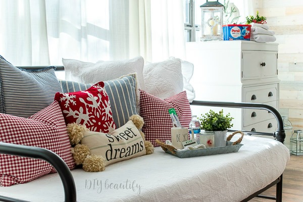 daybed with Christmas pillows