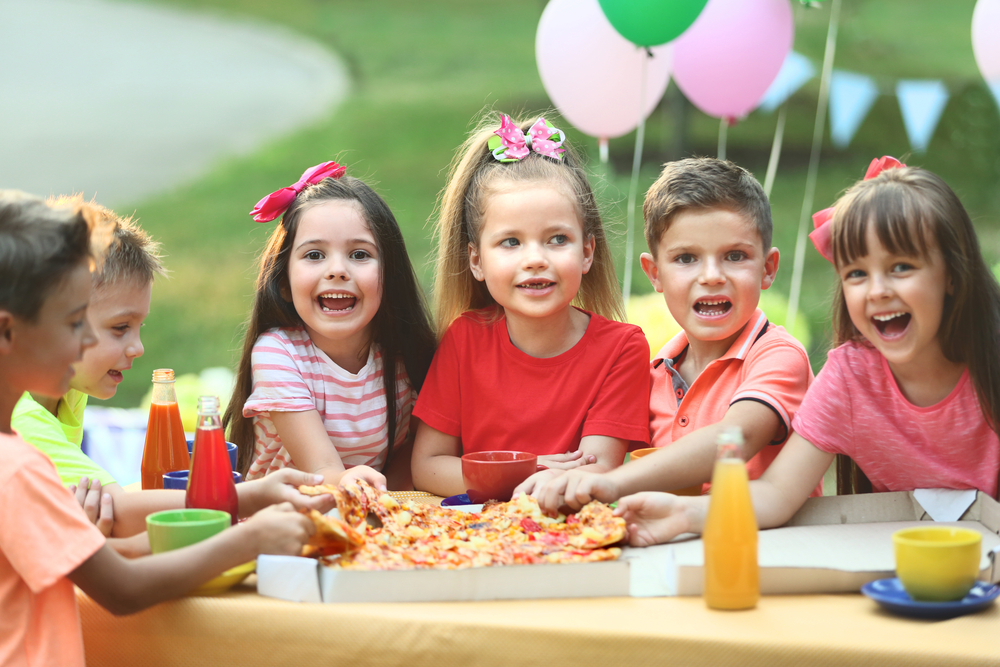 Kids having a pizza party