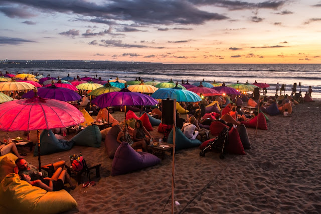 Pantai Kuta & Seminyak sebagai Tempat Wisata Malam di Bali