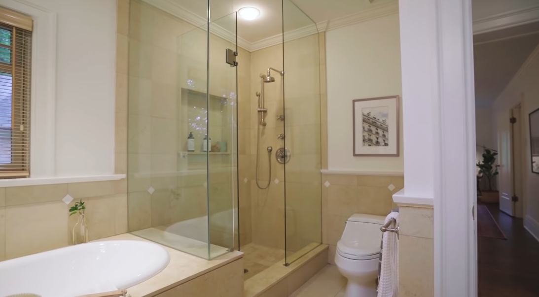 26 Interior Design Photos vs. 44 Old Bridle Path, Toronto Luxury Home Tour