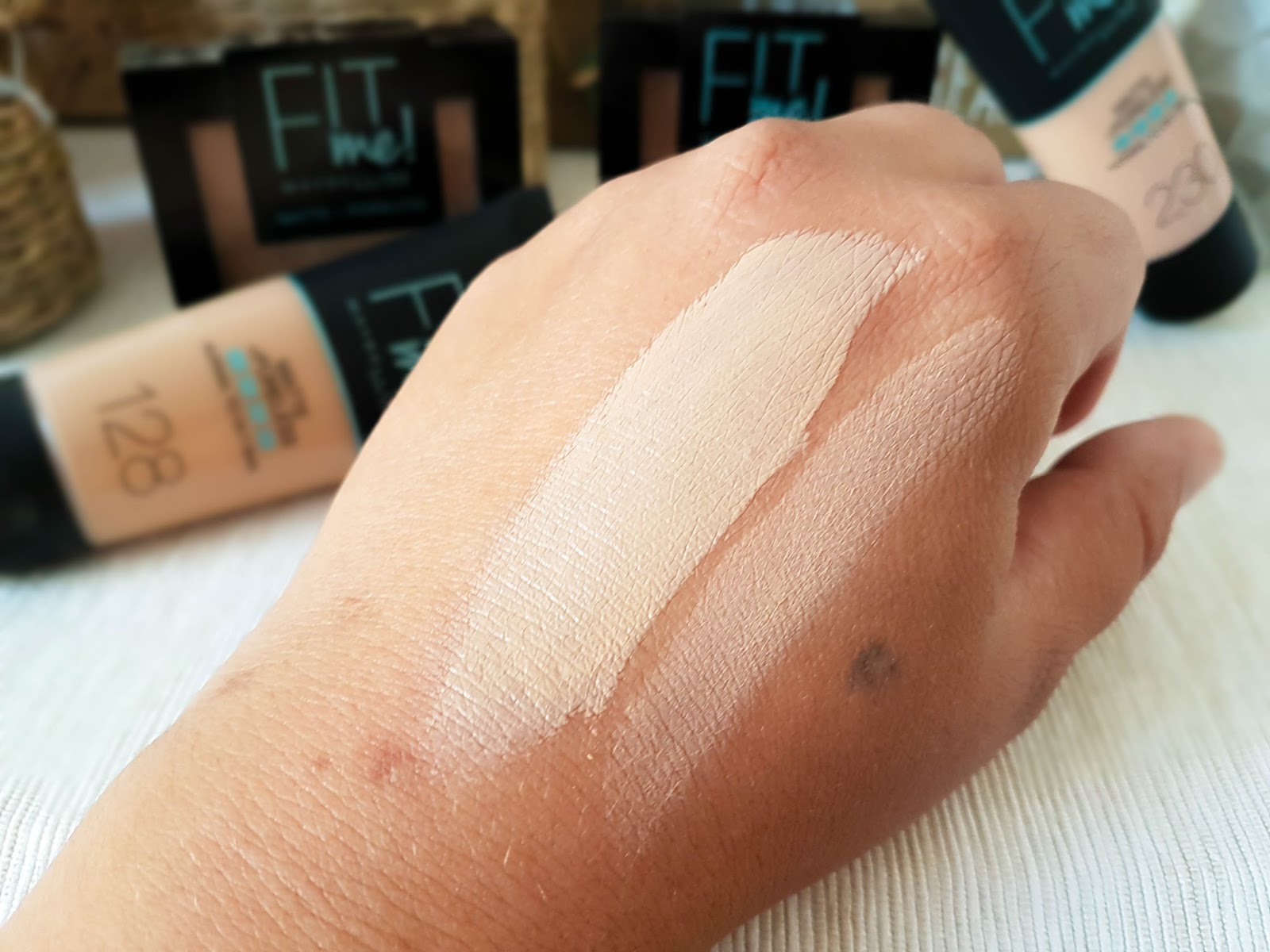 fond_de_teint_fit_me_matte_and_poreless_maybelline_swatch_mama_syca_beaute