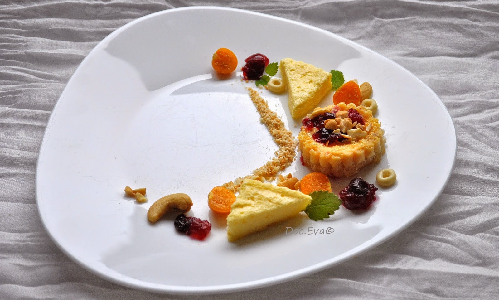 Clafoutis US Style, Eierlikörcreme, Cranberry Confit, Physalis, Cashewkern, Spekulatius Sand #verzehrbarenlandschaften