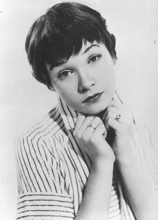 30 Sunning Vintage Photos of a Young Shirley MacLaine in the 1960s and ...