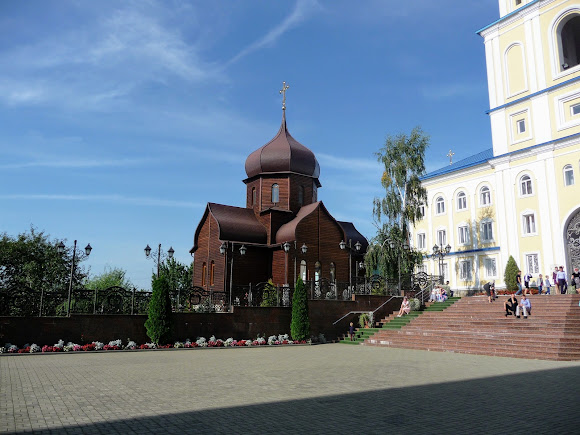 Банчени. Свято-Вознесенський монастир