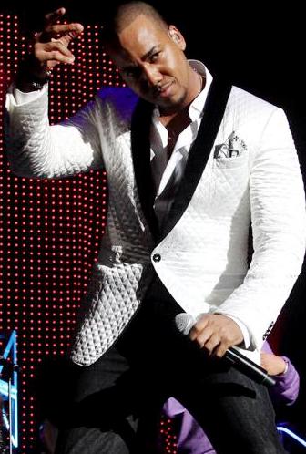 Anthony Santos Foto de Romeo Santos en una presentación
