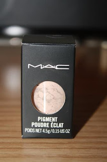 PinkkGlamour !: MAC 'Naked' Pigment