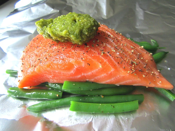 Grilled Pesto Salmon in Foil Packets w/ Green Beans