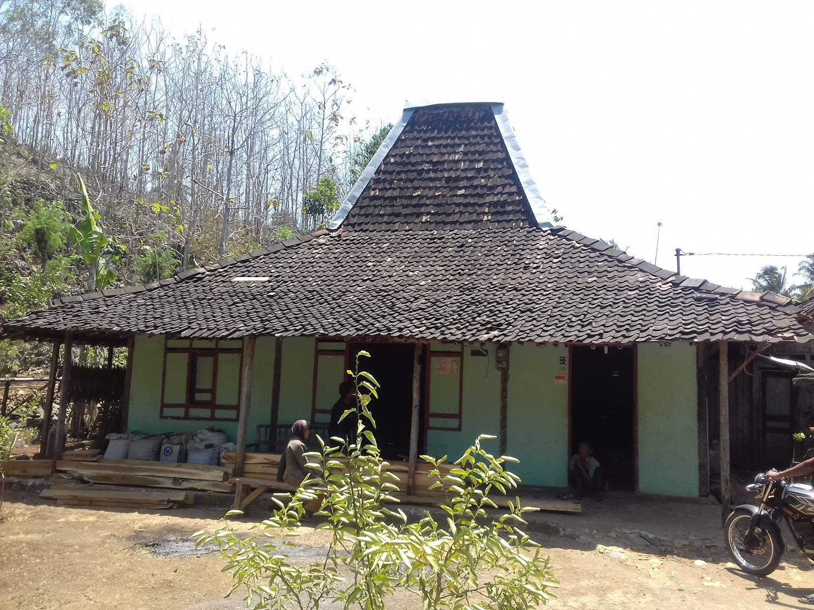 Rumah joglo kayu jati lawas, rangka tengah luas. Sangat cocok untuk