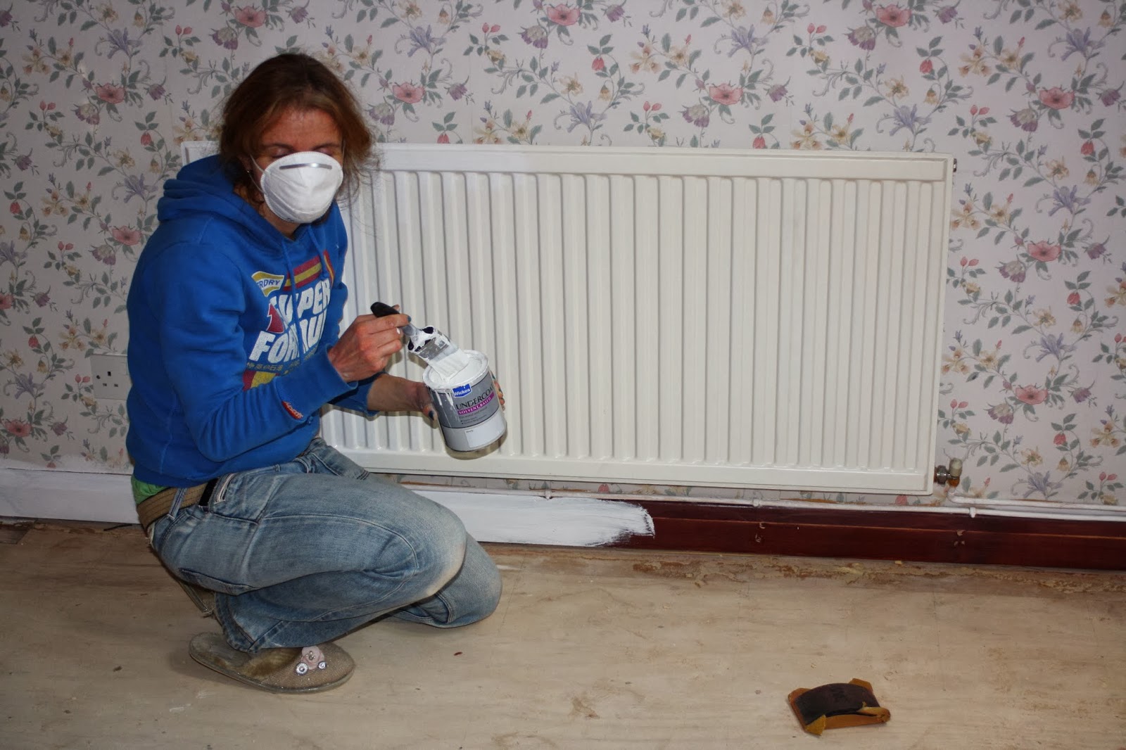 Moving-house-selfie-painting-skirting-boards