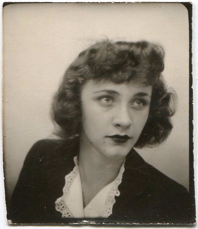 Short Curly Hair The Popular Fashion Hairstyle Of 1930s Girls