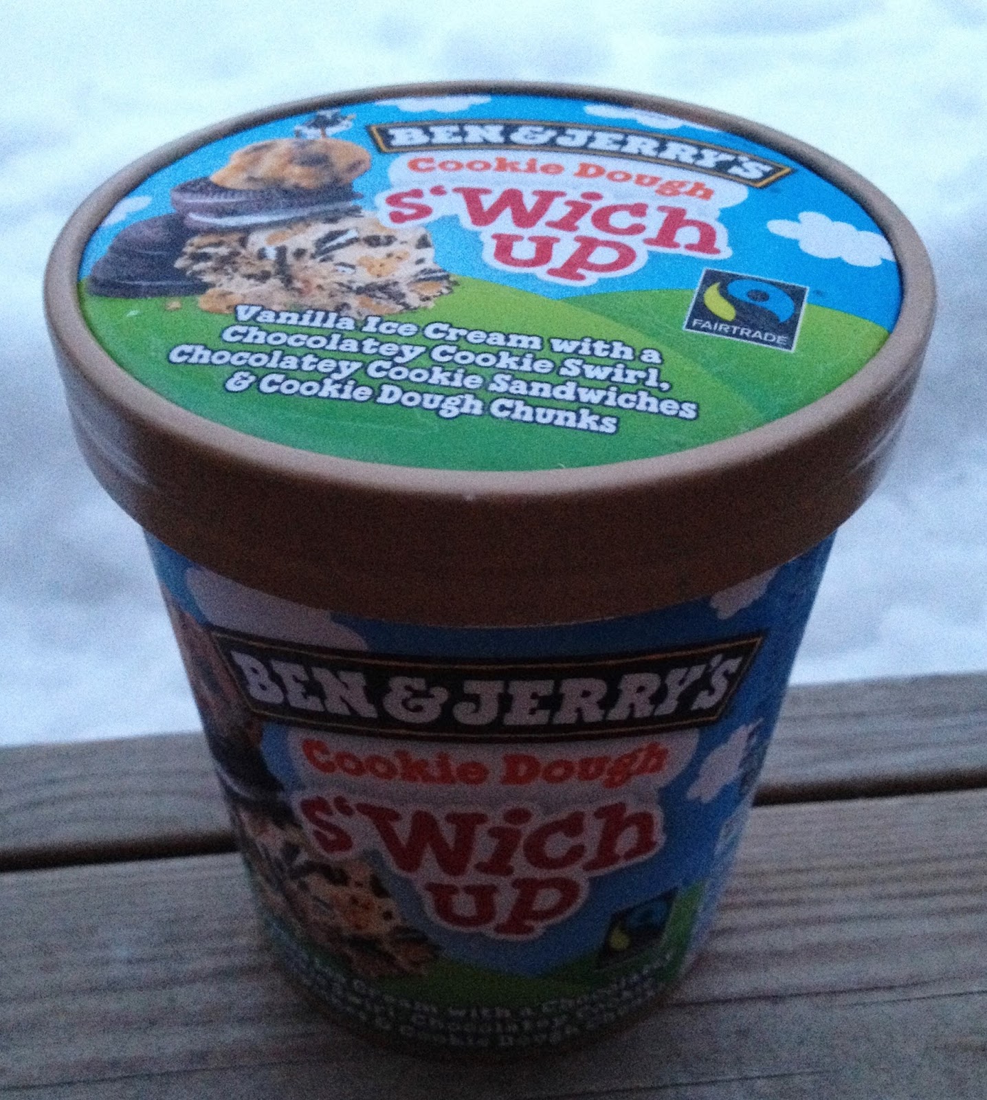 Jäätelön viemää Ben & Jerry's Cookie Dough S'Wich Up