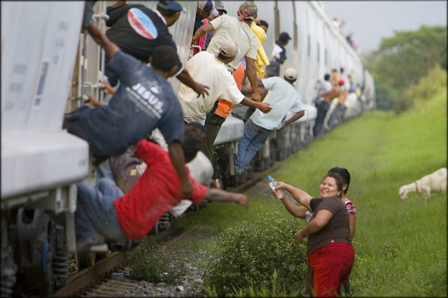 Résultat de recherche d'images pour "Women Satisfying Immigrants: Las Patronas"