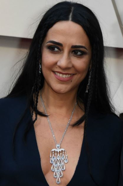 Giada Colagrande indossa collier ed orecchini Damiani collezione “Shirodara” con diamanti e acquemarine con pendente dalla forma arabeggiante.