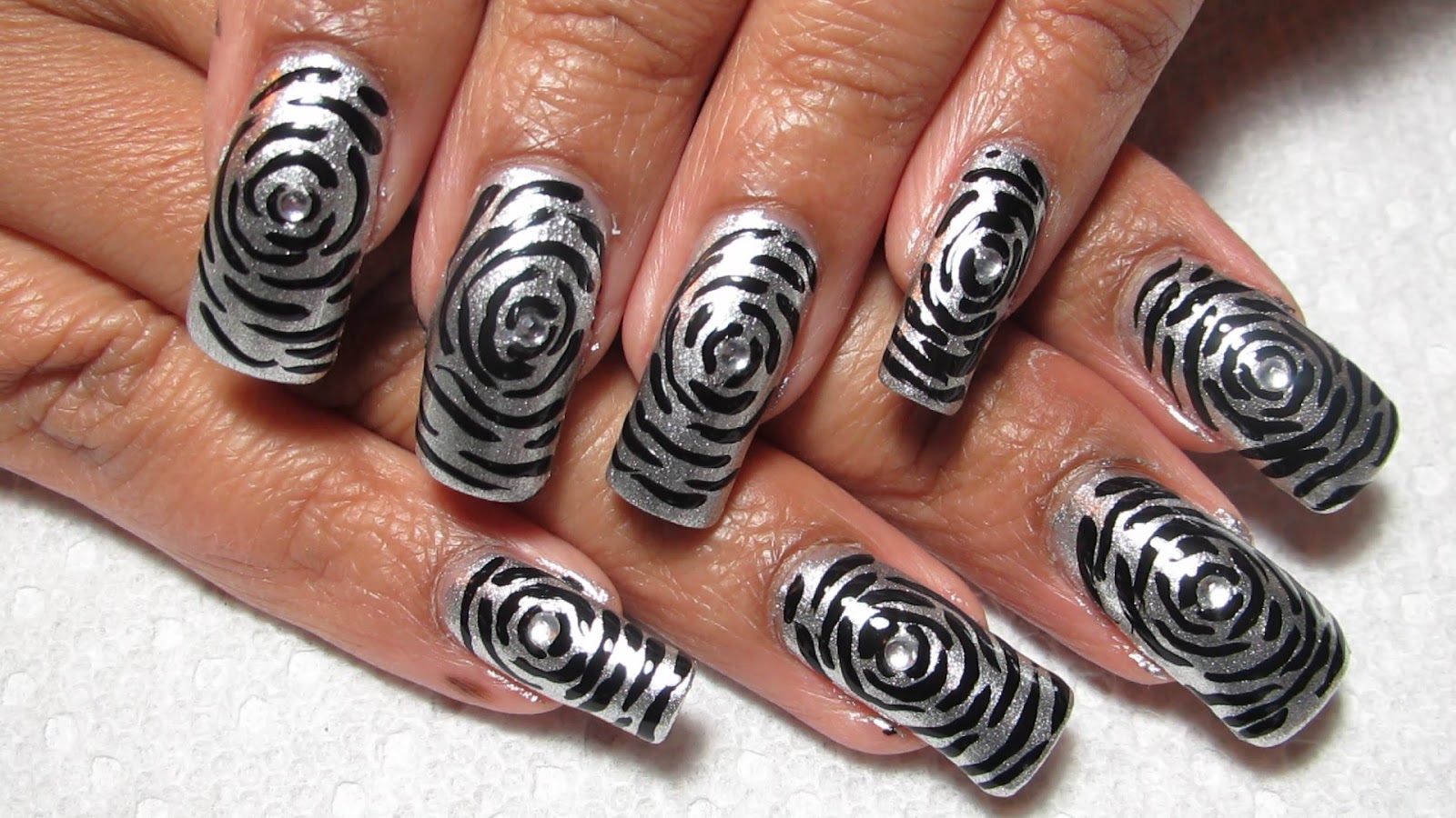 My Simple Little Pleasures NOTD Black & Silver Circles Nail Art