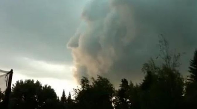 awan aneh berbentuk seperti kepala manusia
