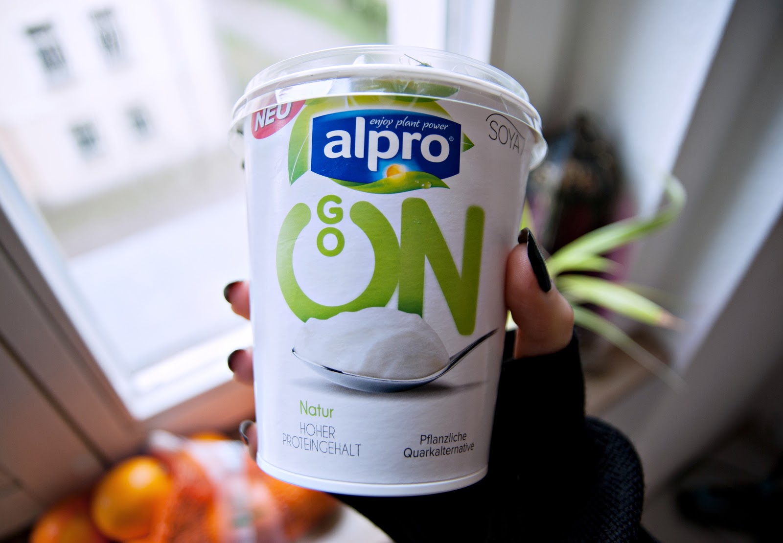 Vegan Stracciatella Joghurt by Made With Luve | BLACKRUSH