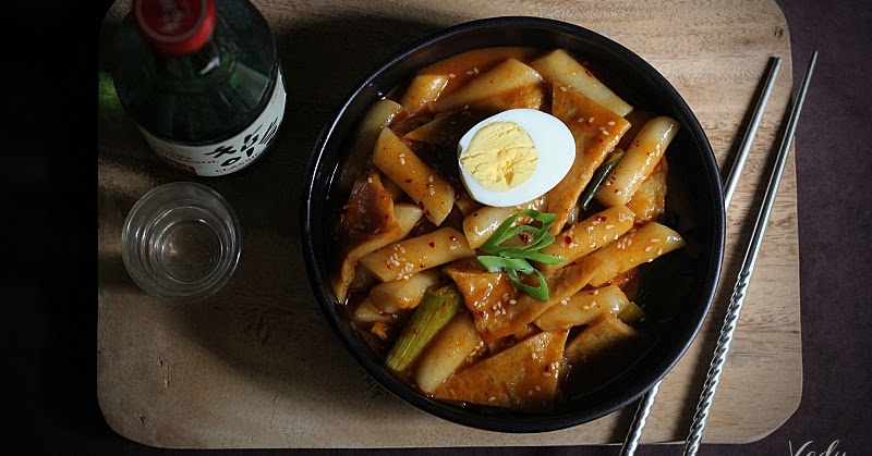 How To Cook Tteokbokki 떡볶이 [Toppokki / Dukbokki] Easy